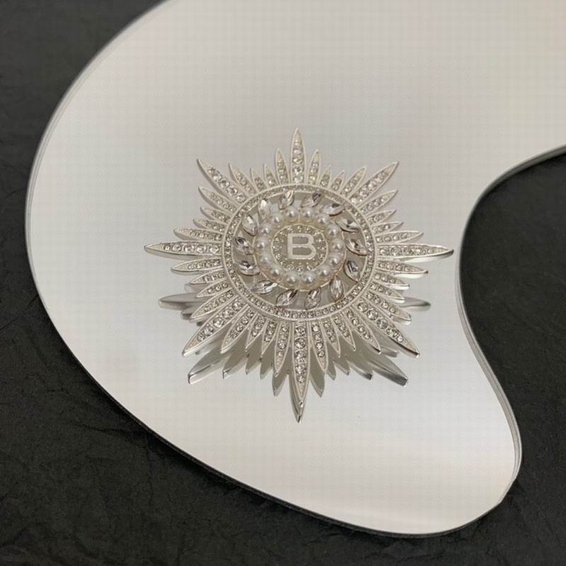 Balenciaga Brooch 05lyr08